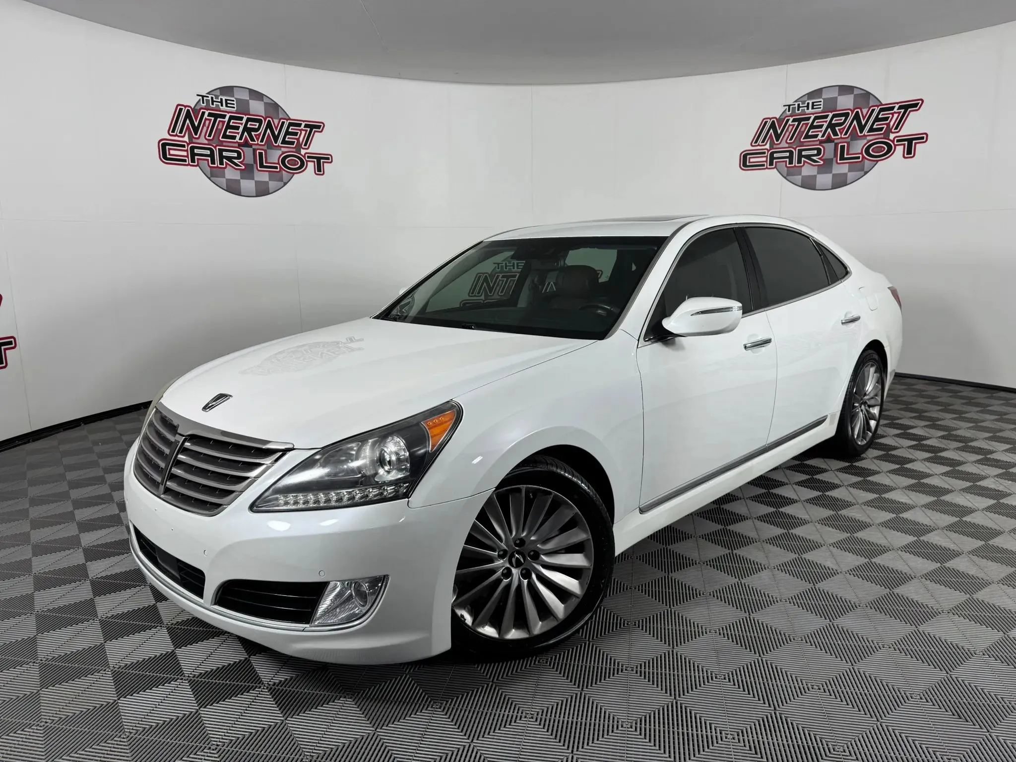 Used 2014 Hyundai Equus Signature RWD image 1