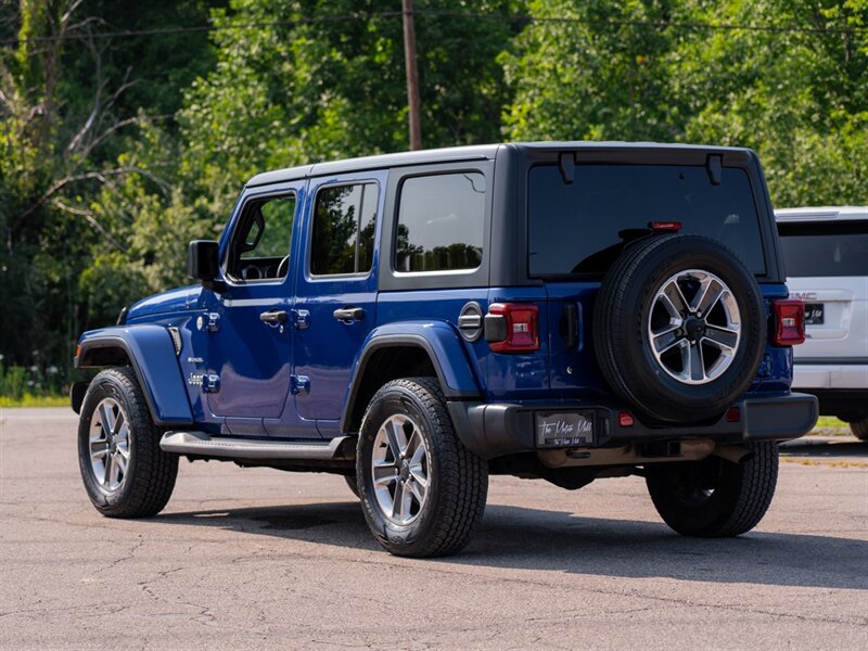 Used 2018 Jeep Wrangler Unlimited Sahara w/ Dual Top Group AWD/4WD image 7