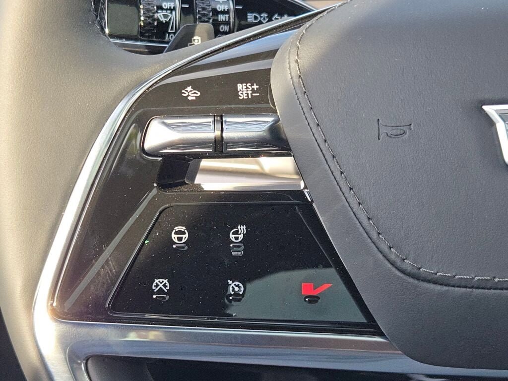 New 2026 Cadillac Vistiq Premium Luxury w/ LPO, Floor Liner Package image 33