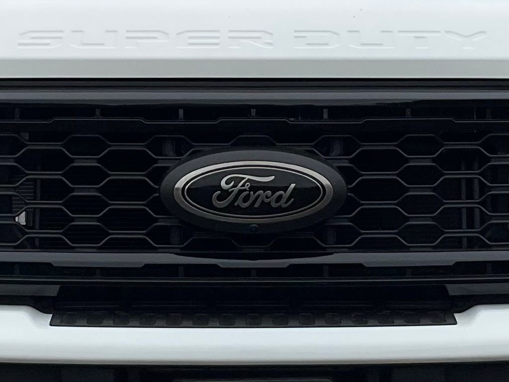 Certified 2025 Ford F350 Lariat w/ Black Appearance Package image 91