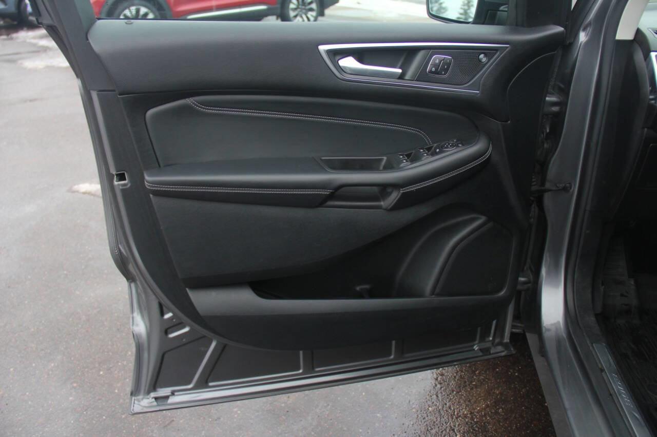 Used 2022 Ford Edge Titanium w/ Equipment Group 301A AWD/4WD image 22
