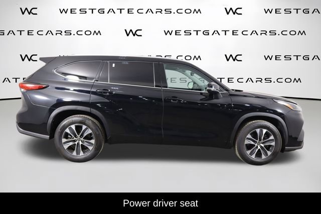 Used 2022 Toyota Highlander XLE FWD image 5