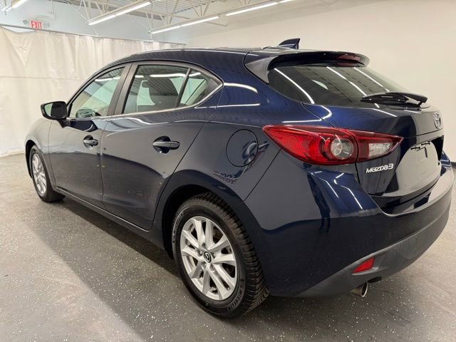Used 2015 MAZDA MAZDA3 i Touring w/ Technology Package FWD image 4