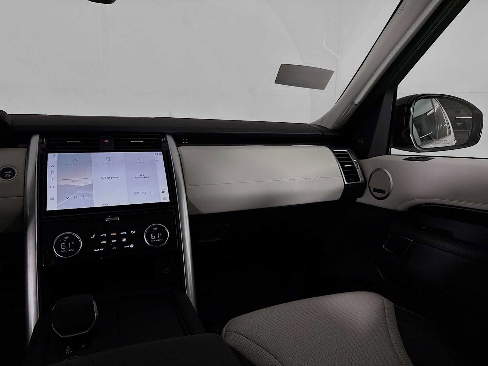 New 2025 Land Rover Discovery S AWD/4WD image 32