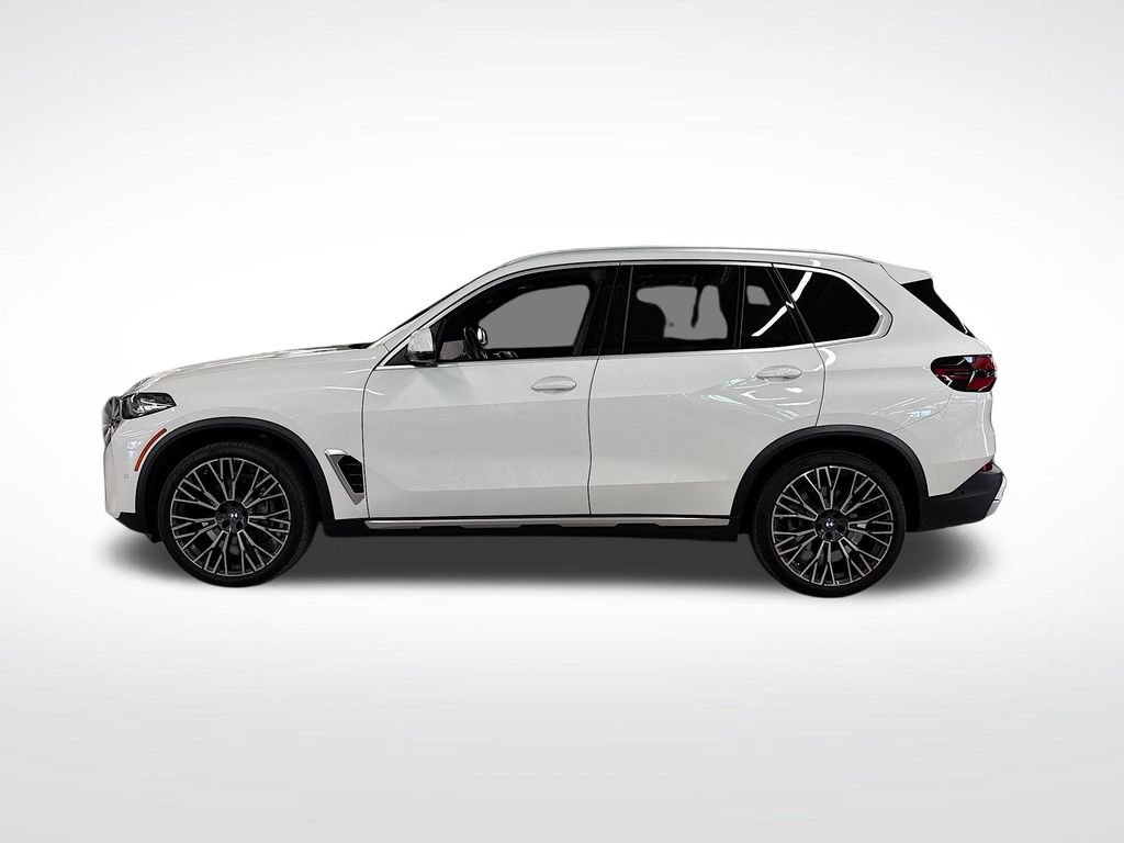 Used 2024 BMW X5 xDrive40i w/ Parking Assistance Package AWD/4WD image 2