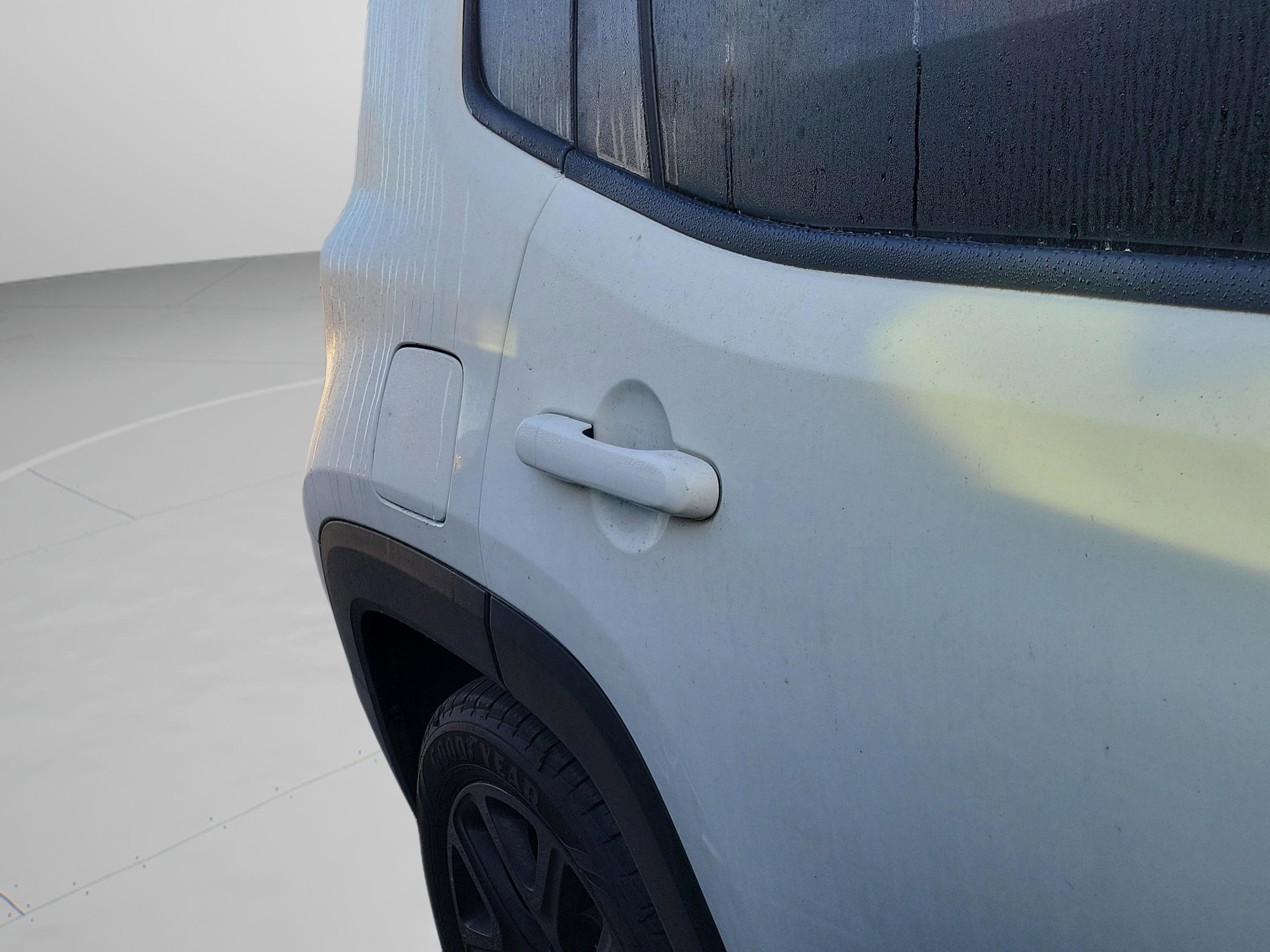 Used 2017 Jeep Renegade Altitude image 15