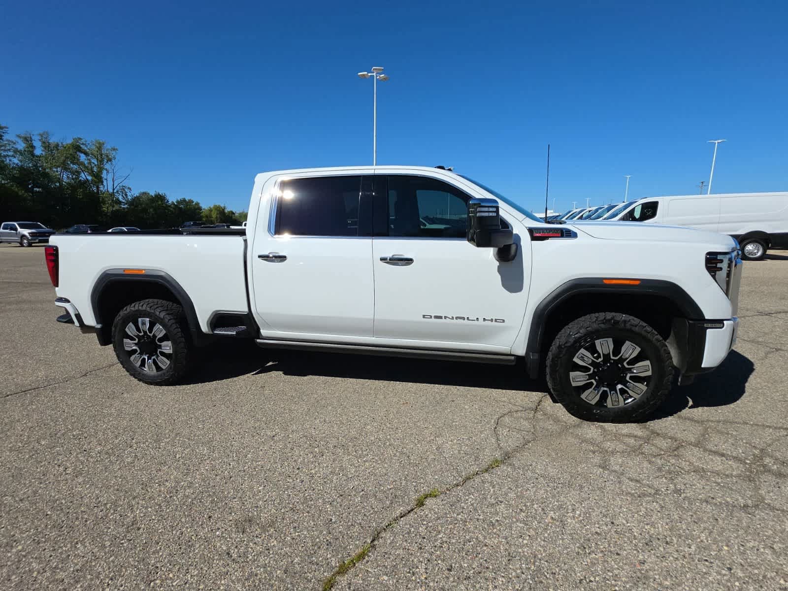 Used 2025 GMC Sierra 2500 Denali w/ Denali Reserve Package AWD/4WD image 6