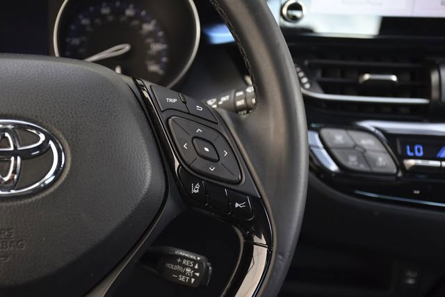 Used 2019 Toyota C-HR XLE FWD image 9