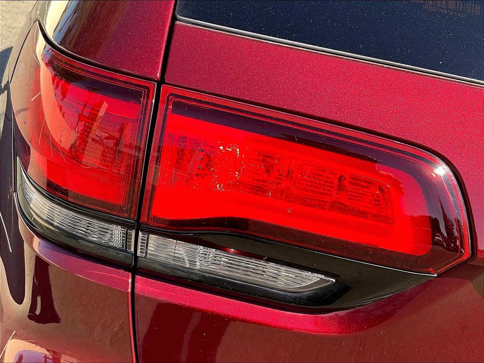 Used 2022 Jeep Grand Cherokee Laredo X AWD/4WD image 29