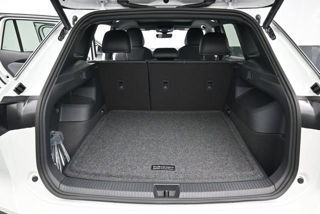New 2026 Volkswagen Tiguan SE R-Line FWD image 12