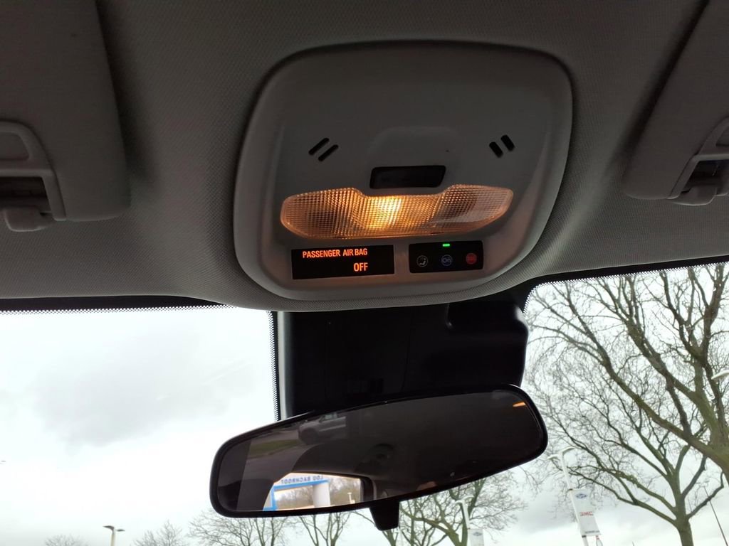 Used 2025 Chevrolet Trax LT w/ Driver Confidence Package FWD image 22