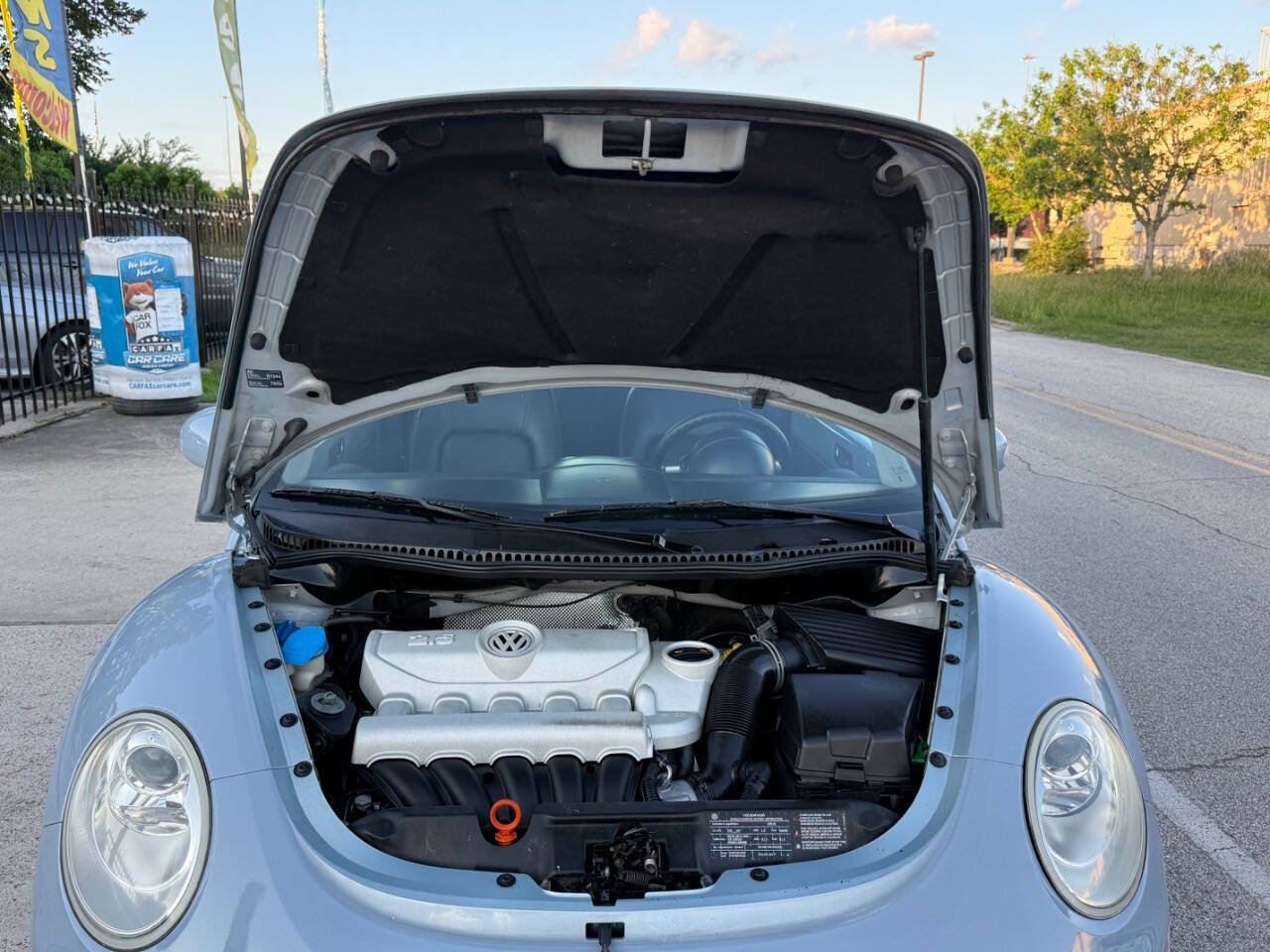 Used 2010 Volkswagen Beetle Coupe FWD image 12