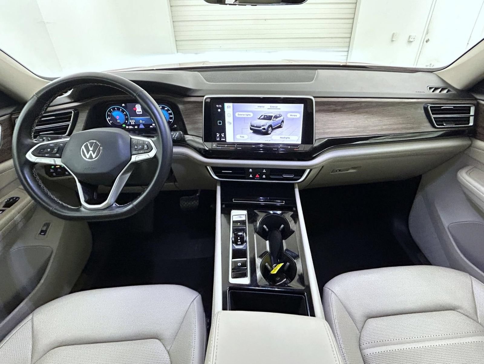 Used 2024 Volkswagen Atlas SEL AWD/4WD image 13