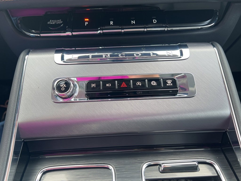 New 2025 Lincoln Aviator AWD w/ Jet Appearance Package image 39