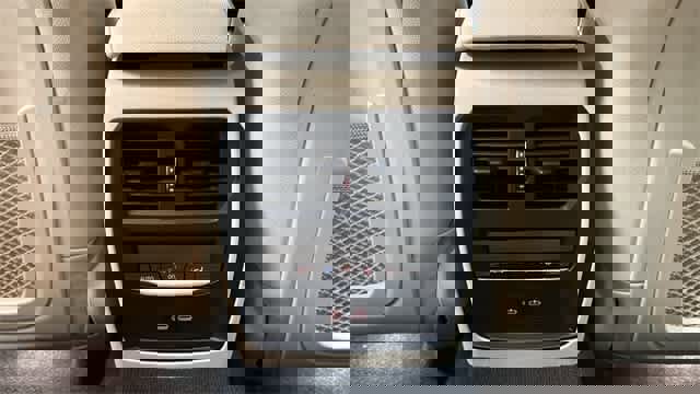 Used 2021 BMW 330i xDrive Sedan w/ Driving Assistance Package image 23