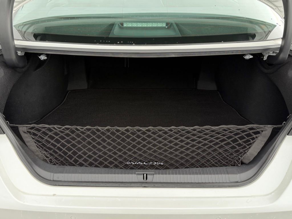 Used 2022 Toyota Avalon Limited w/ Advanced Safety Package FWD image 5