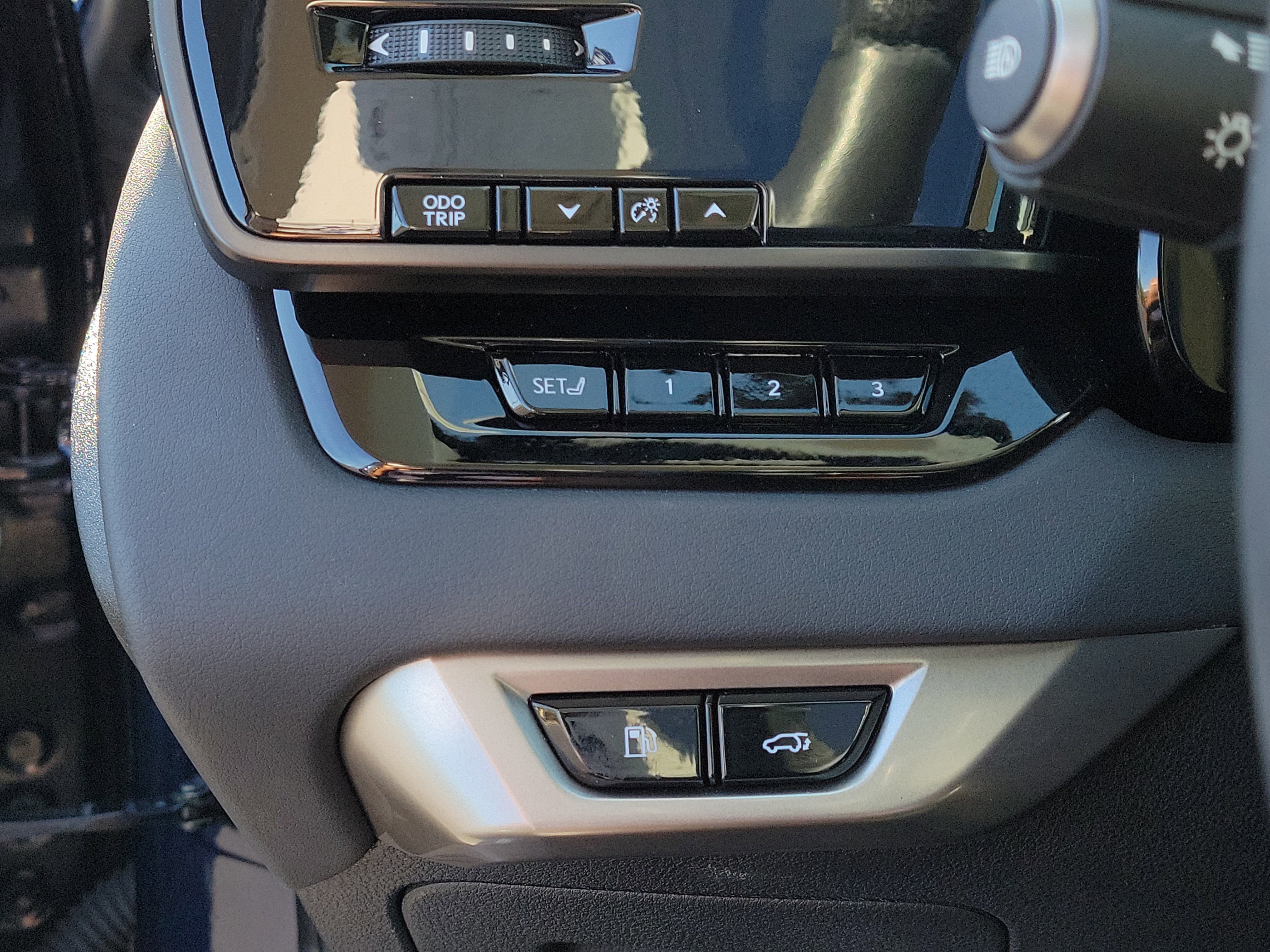 Used 2023 Lexus RX 350 w/ Cold Area Package FWD image 30