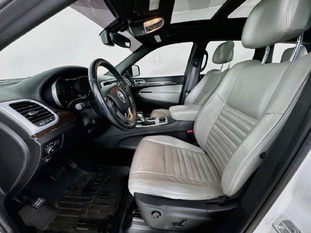 Used 2018 Jeep Grand Cherokee Limited AWD/4WD image 24