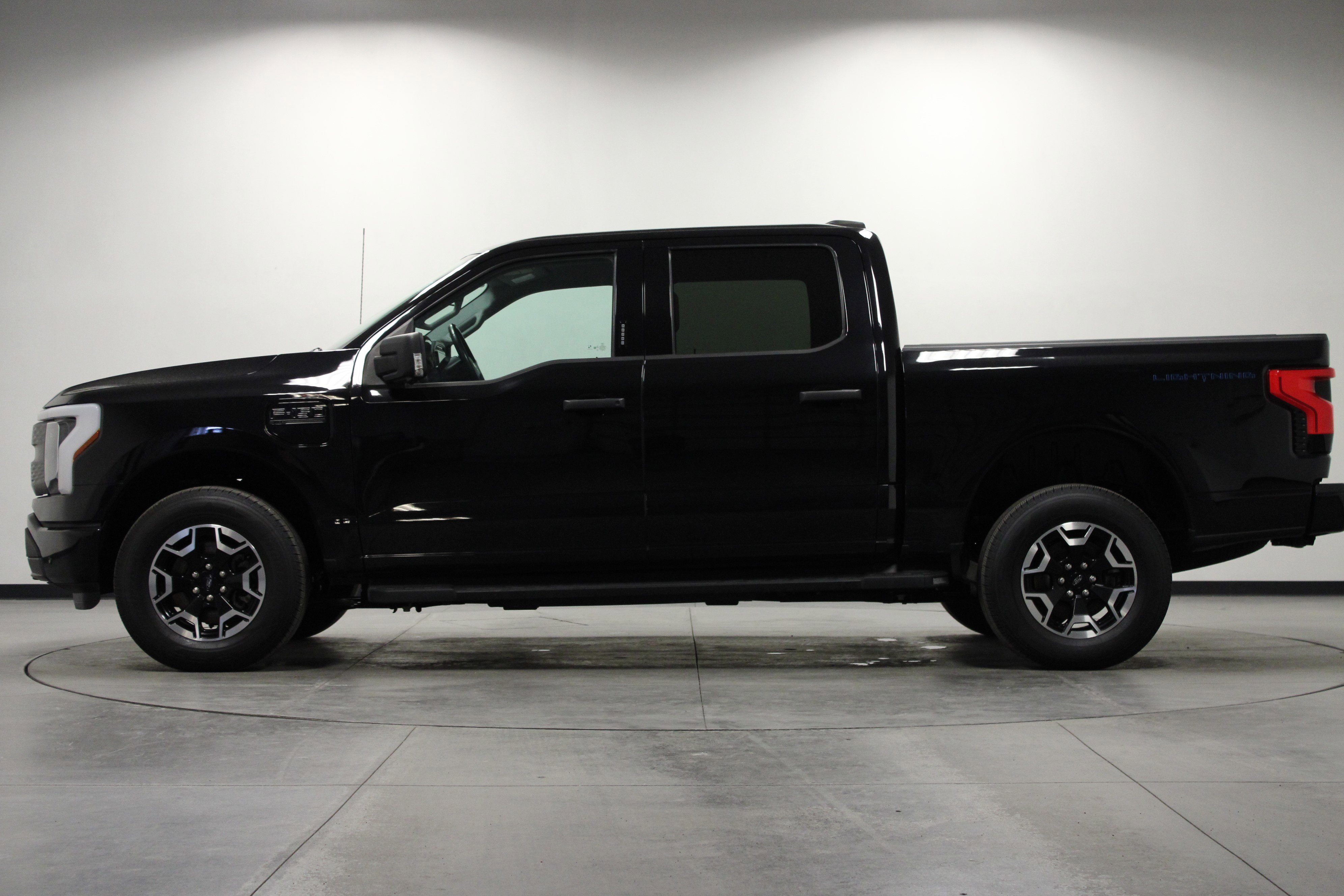 Used 2023 Ford F150 Lightning XLT image 7