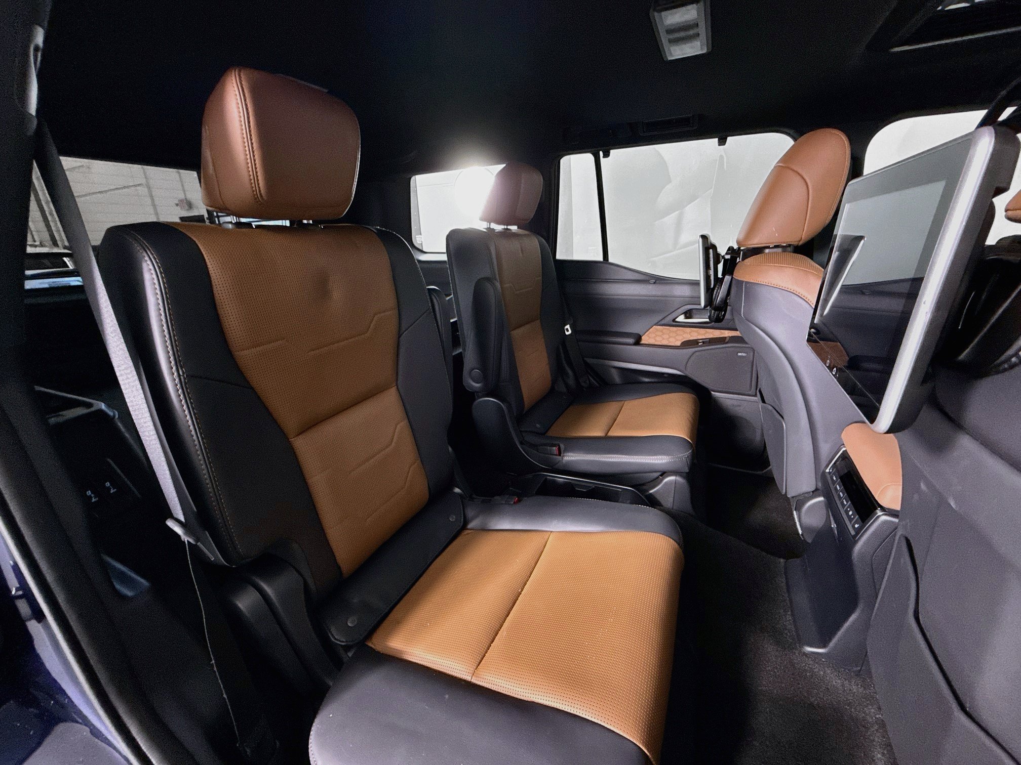 Used 2025 Lexus GX 550 w/ Accessory Package (31) AWD/4WD image 27