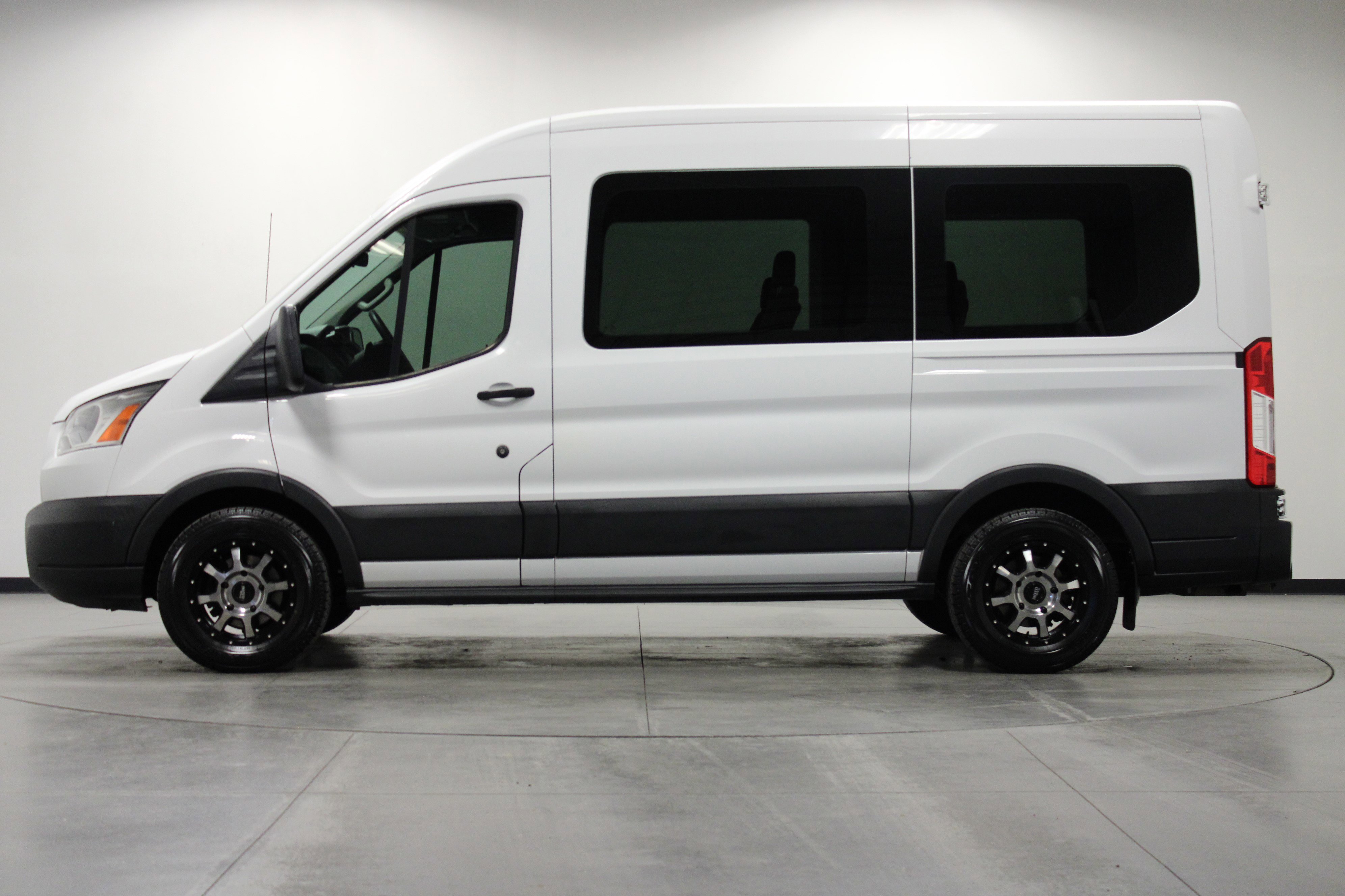 Used 2018 Ford Transit 150 XLT image 7