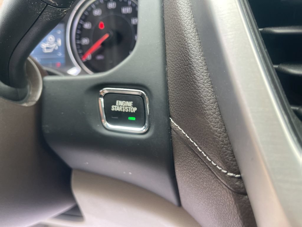 Used 2023 GMC Acadia SLE w/ Driver Convenience Package FWD image 32
