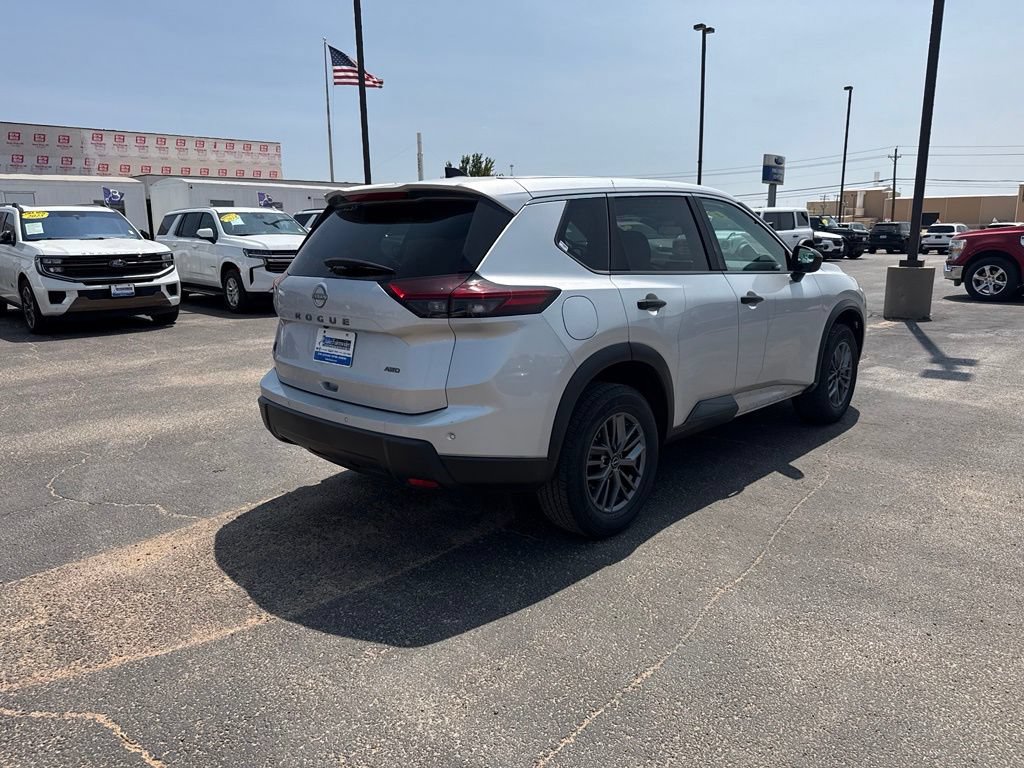 Used 2024 Nissan Rogue S AWD/4WD image 4