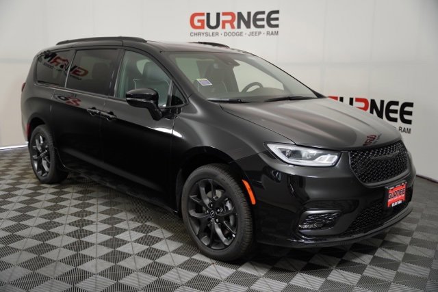 New 2026 Chrysler Pacifica Limited w/ S Appearance Package image 2