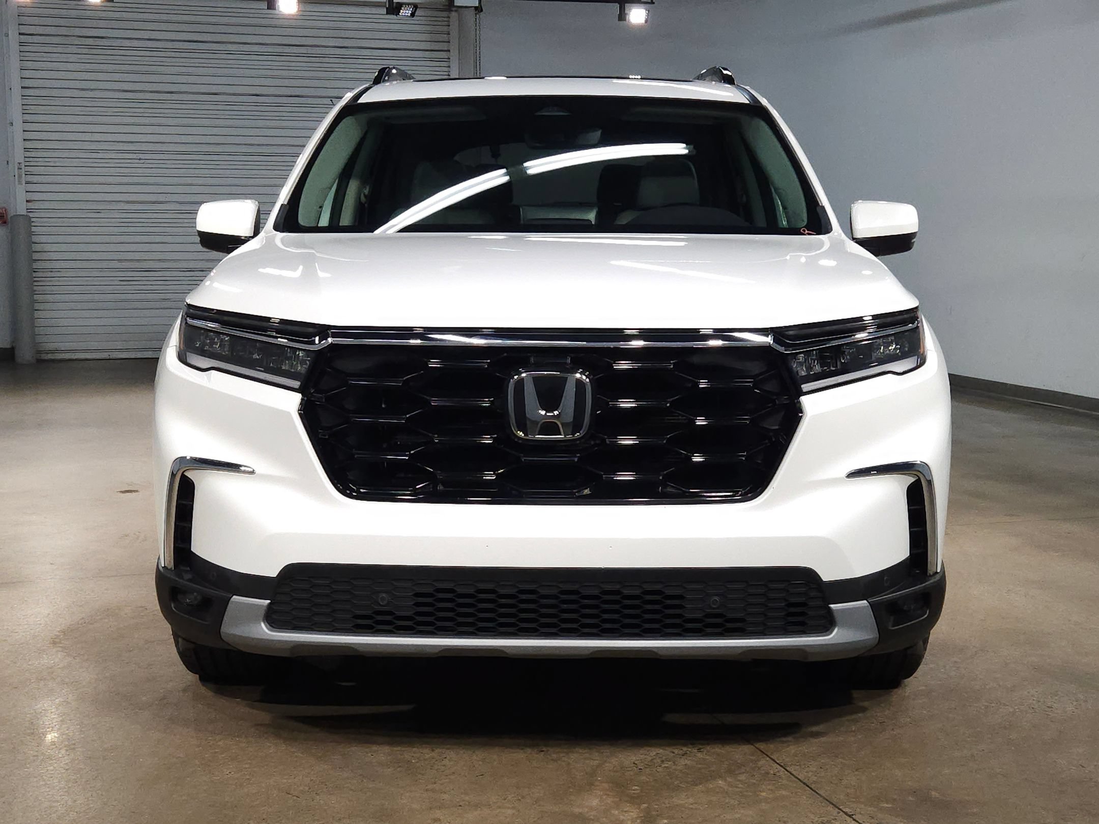 Used 2025 Honda Pilot Touring image 2