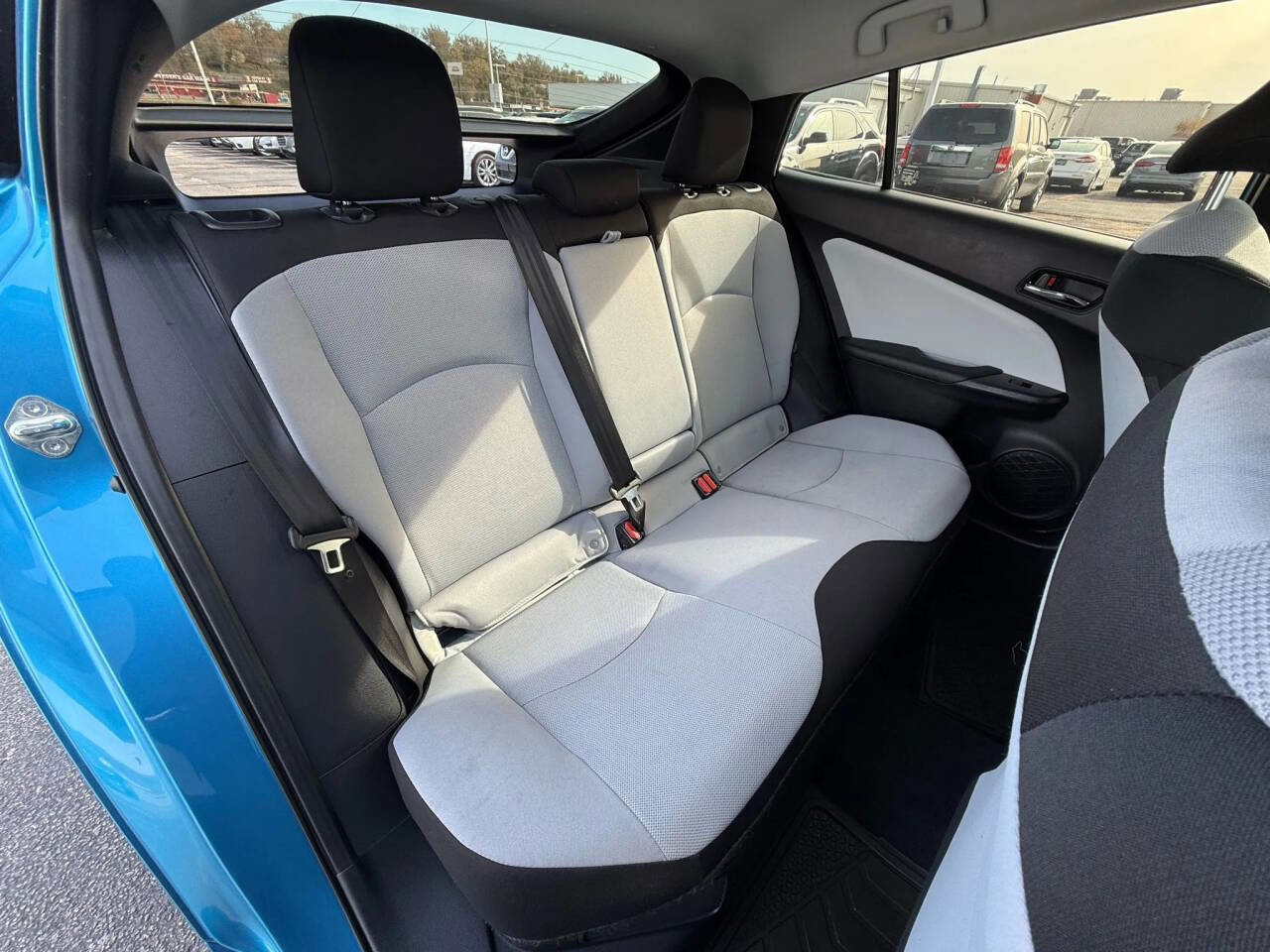 Used 2022 Toyota Prius L Eco image 23