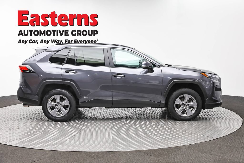 Used 2023 Toyota RAV4 LE AWD/4WD image 4