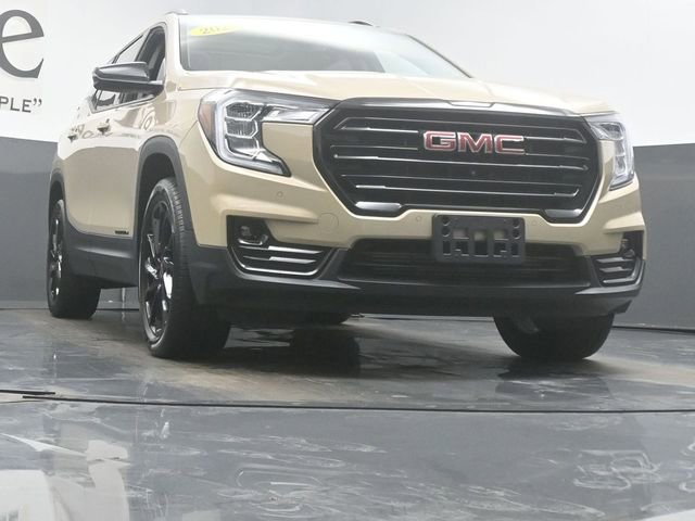 Used 2023 GMC Terrain SLT w/ Infotainment Package II image 3