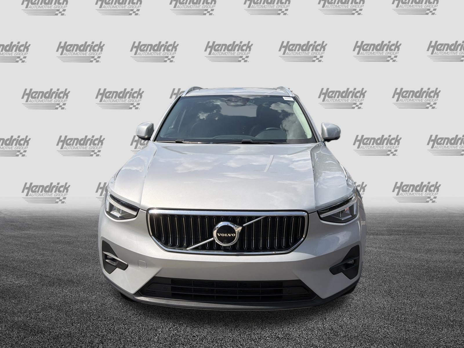 Certified 2023 Volvo XC40 B4 Plus w/ Driver Assist Package FWD image 3