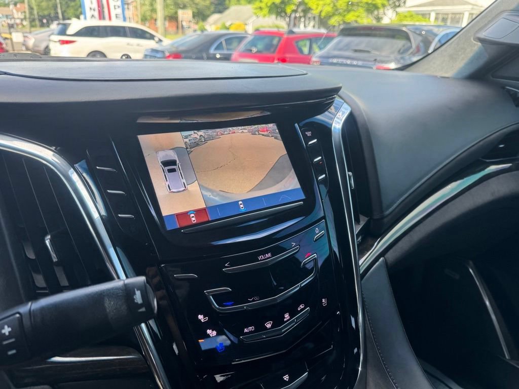 Used 2018 Cadillac Escalade Platinum AWD/4WD image 38