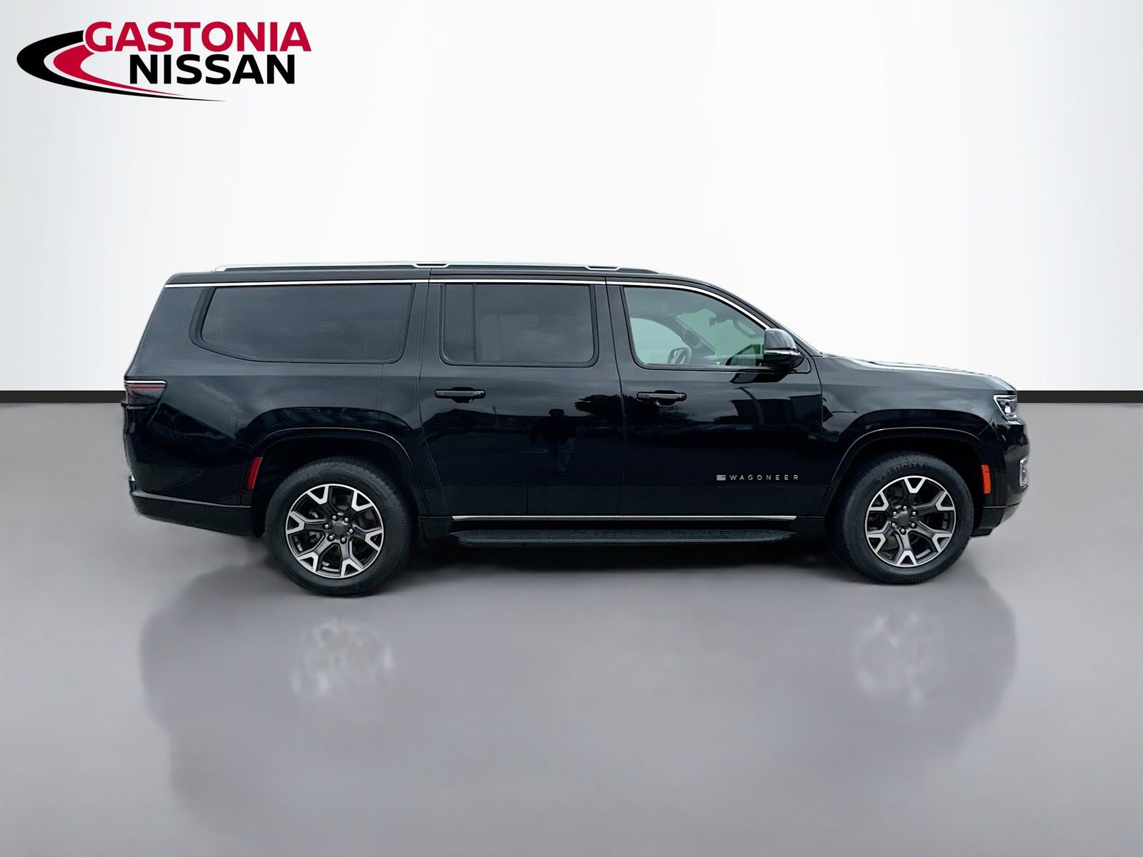 Used 2024 Jeep Wagoneer L Series III w/ Flexible Seating Group AWD/4WD image 10