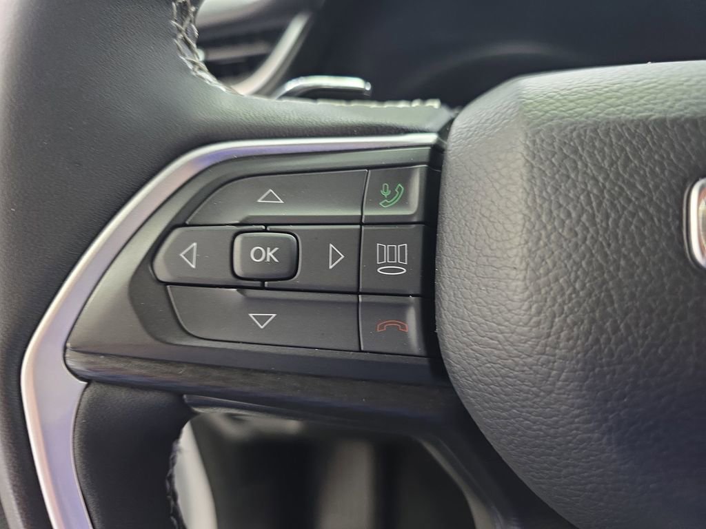 Used 2025 Jeep Grand Cherokee Altitude image 15