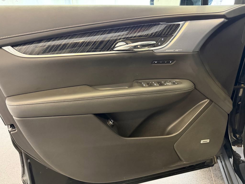 Used 2023 Cadillac XT6 Premium Luxury AWD/4WD image 15
