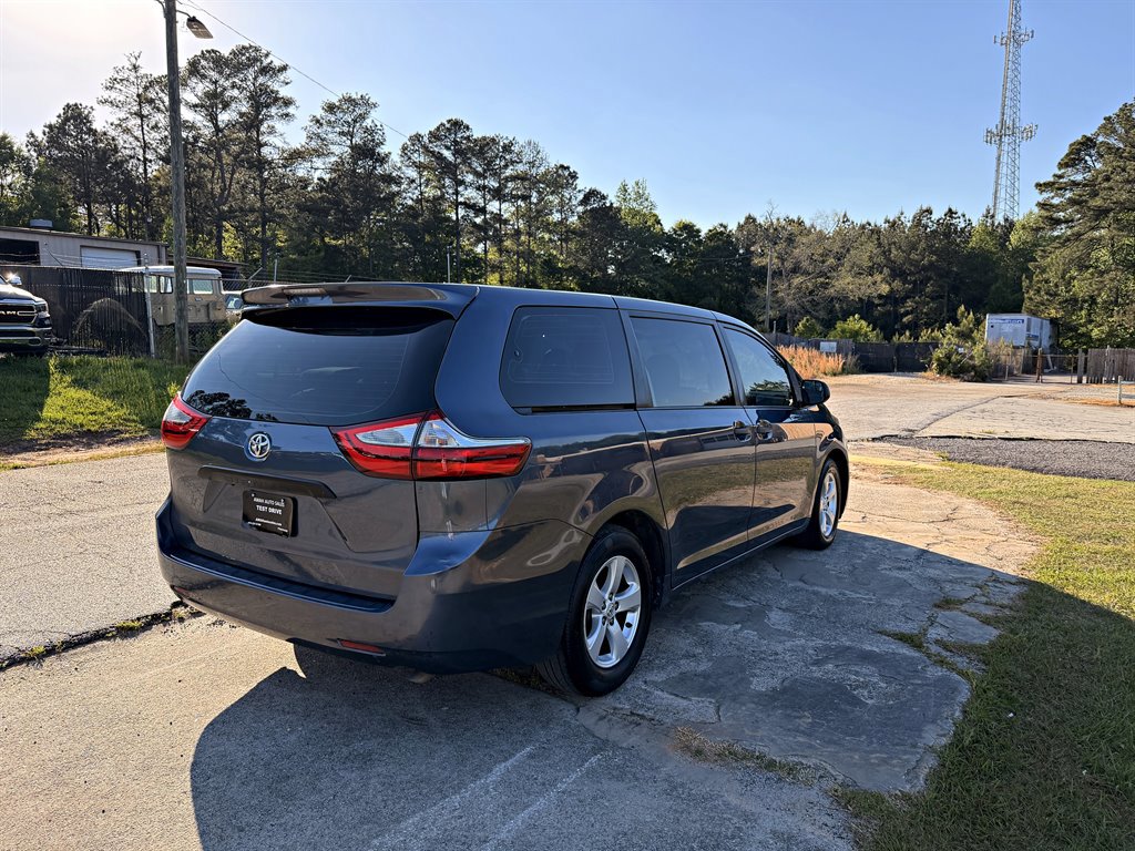 Used 2015 Toyota Sienna L FWD image 5