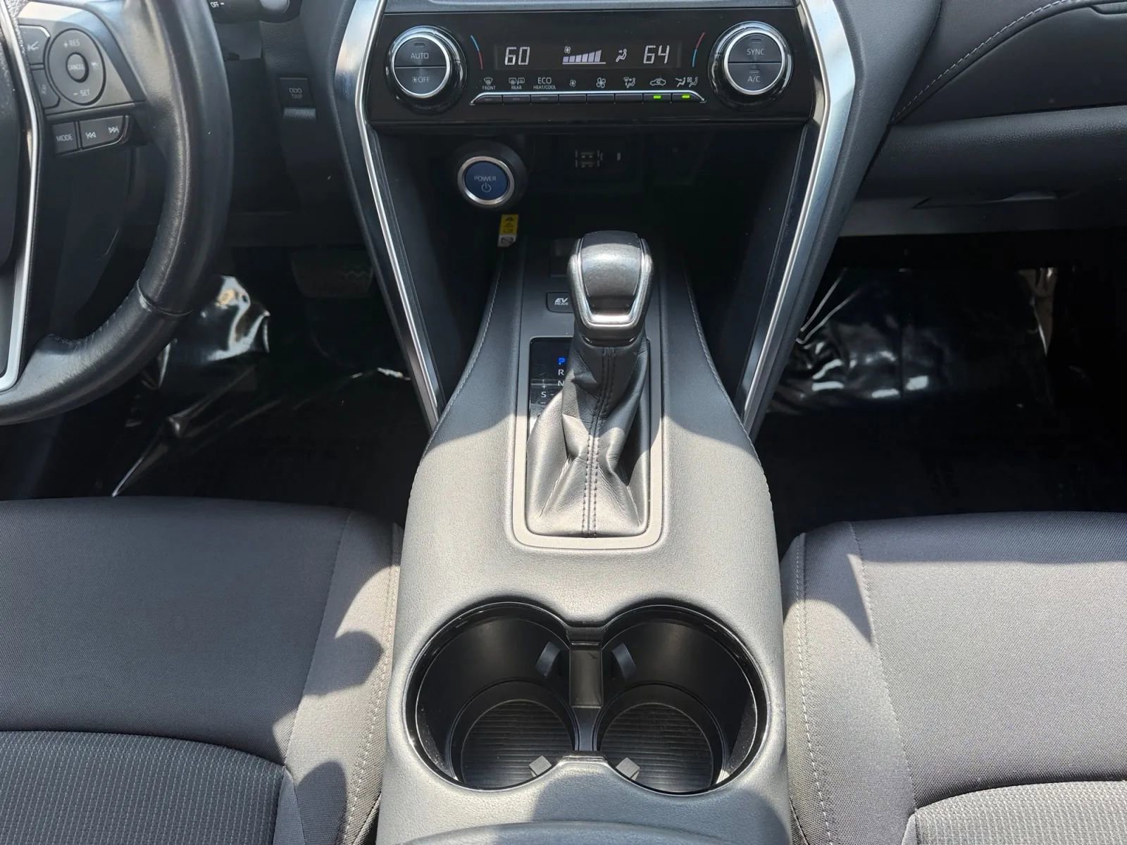 Used 2021 Toyota Venza LE image 18