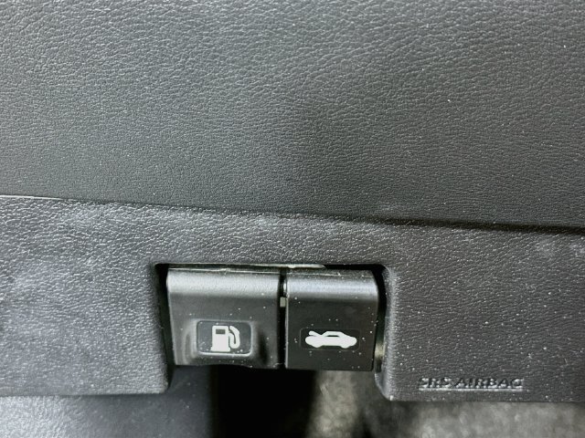 Used 2024 Nissan Versa SV FWD image 21