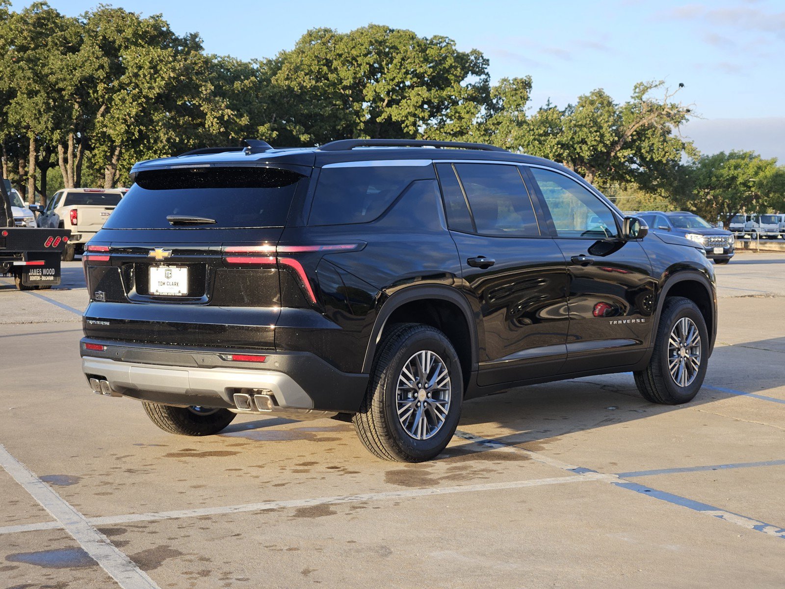 New 2027 Chevrolet Traverse LT w/ Driver Confidence Package FWD image 4