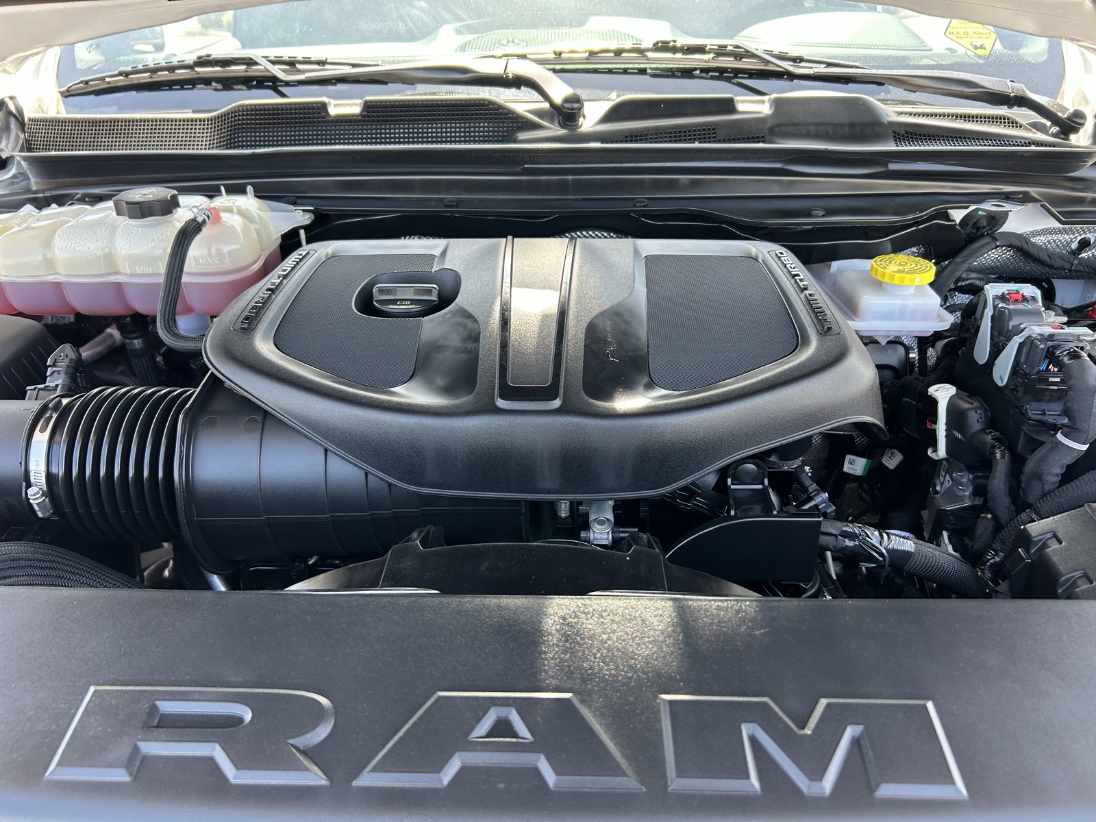 Used 2025 RAM 1500 Laramie w/ Sport Appearance Package AWD/4WD image 30