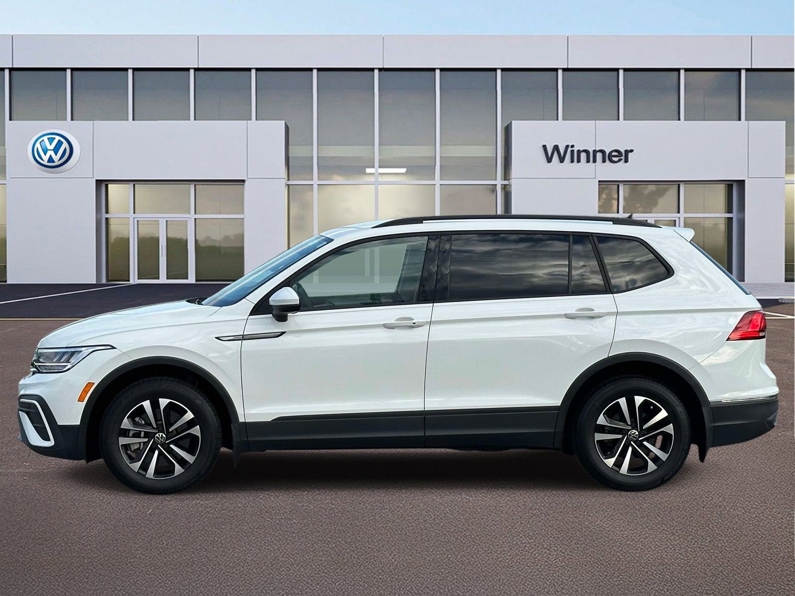 Used 2023 Volkswagen Tiguan S FWD image 2