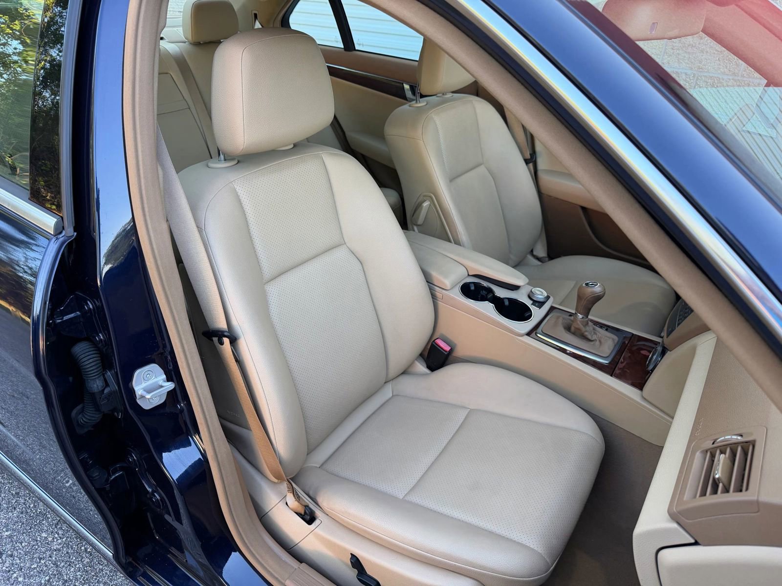 Used 2008 Mercedes-Benz C 300 Sedan image 28