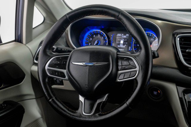 Used 2019 Chrysler Pacifica Touring-L FWD image 16