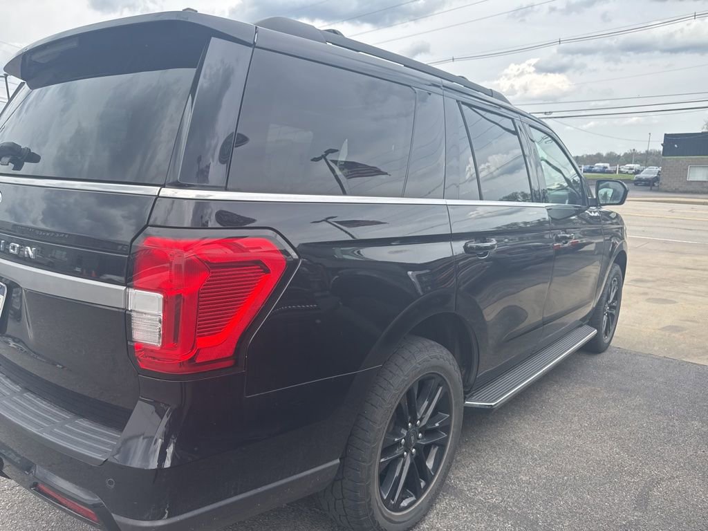 Used 2023 Ford Expedition XLT AWD/4WD image 5