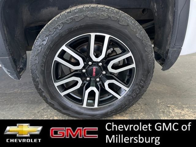 Used 2024 GMC Sierra 1500 AT4 w/ AT4 Premium Package AWD/4WD image 10