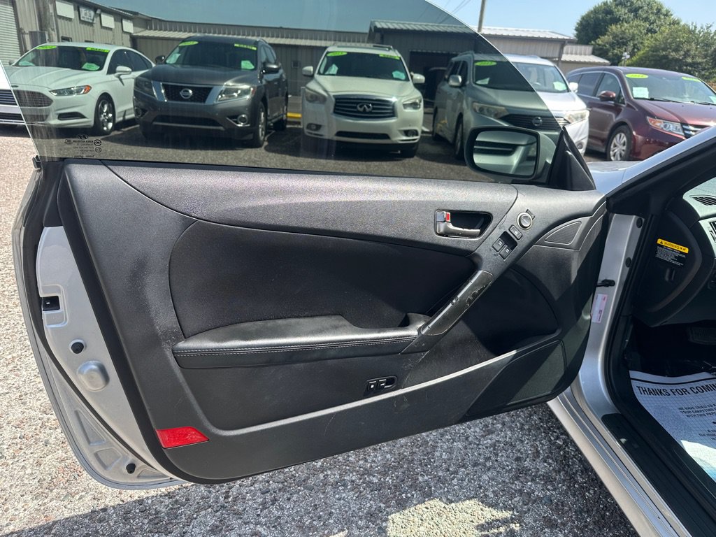 Used 2014 Hyundai Genesis 2.0T RWD image 11