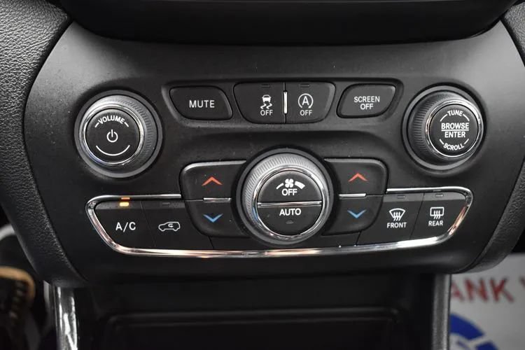 Used 2022 Jeep Cherokee Trailhawk w/ Technology Group B AWD/4WD image 33