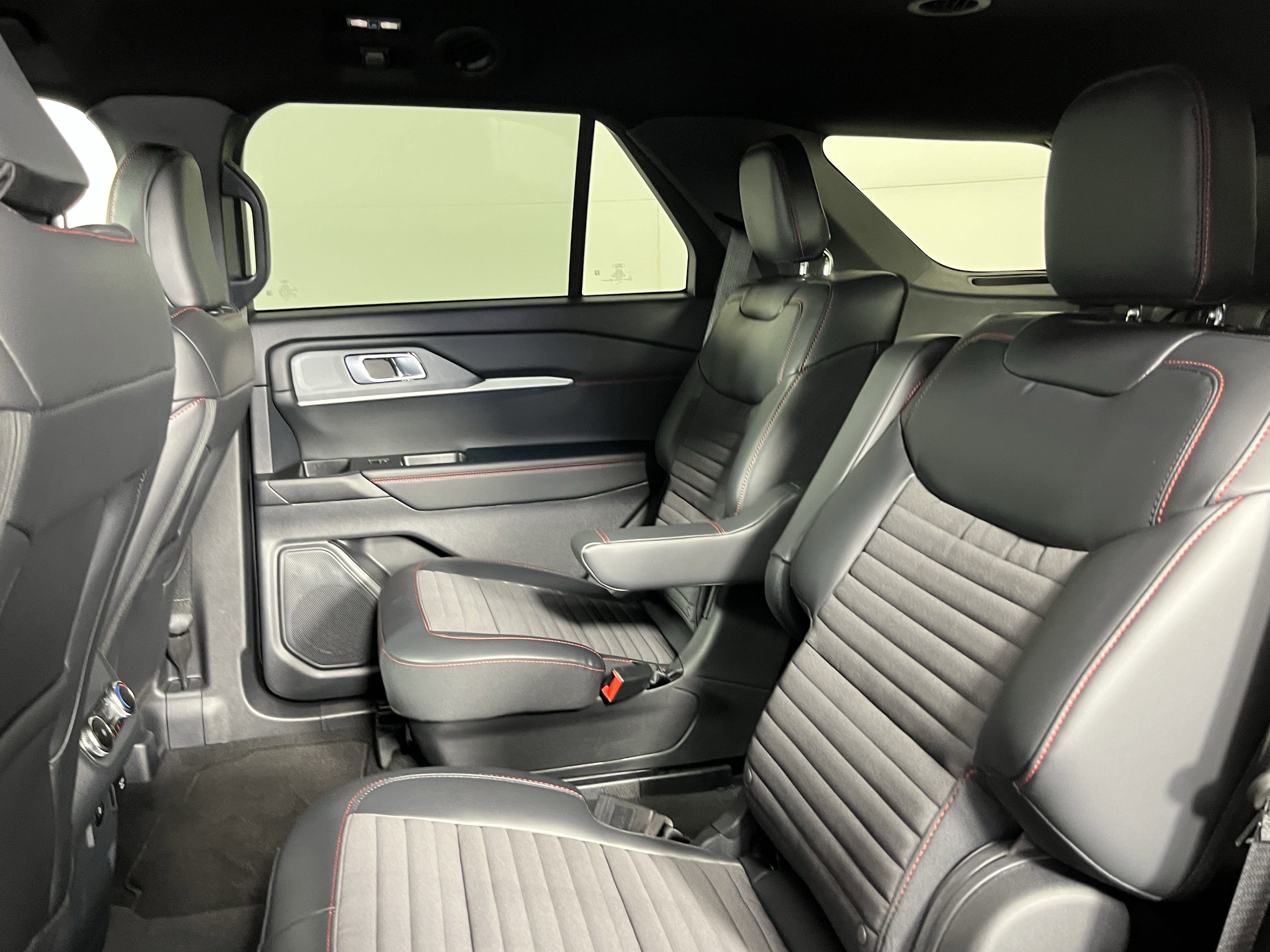 Used 2025 Ford Explorer ST-Line w/ Premium Package image 14